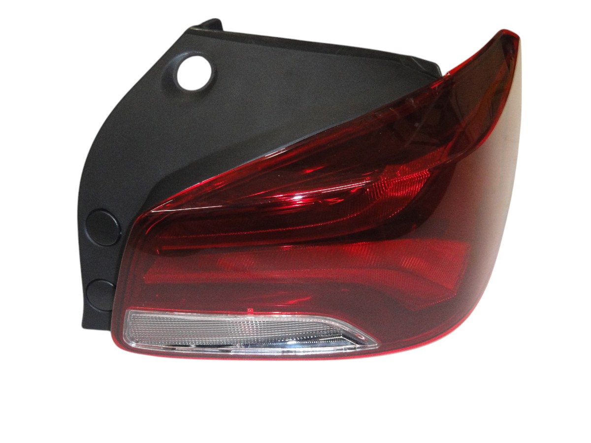 FARO TRASERO DERECHO CHEVROLET ONIX LT 2020 / ( HATCH )