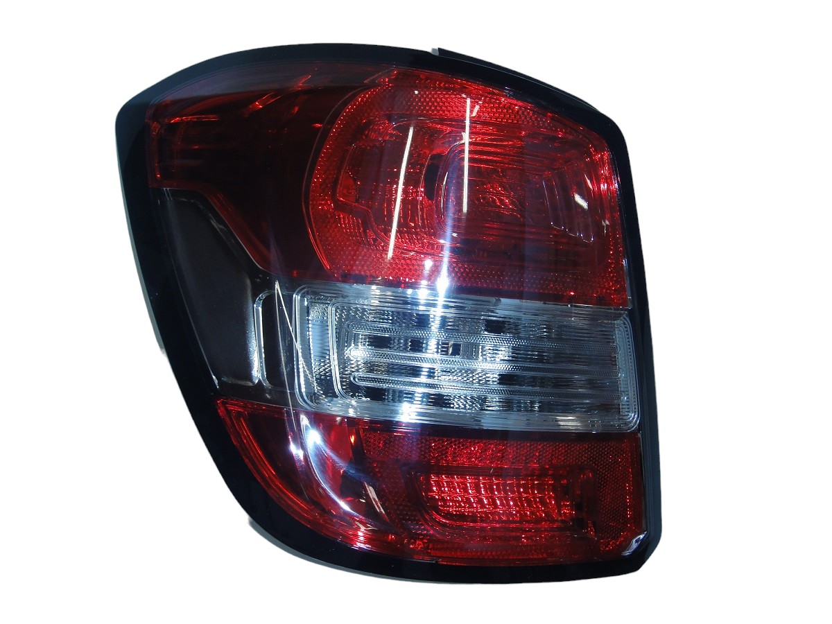 FARO TRASERO IZQUIERDO CHEVROLET SPIN LTZ 2013/ (BORDE ROJO)