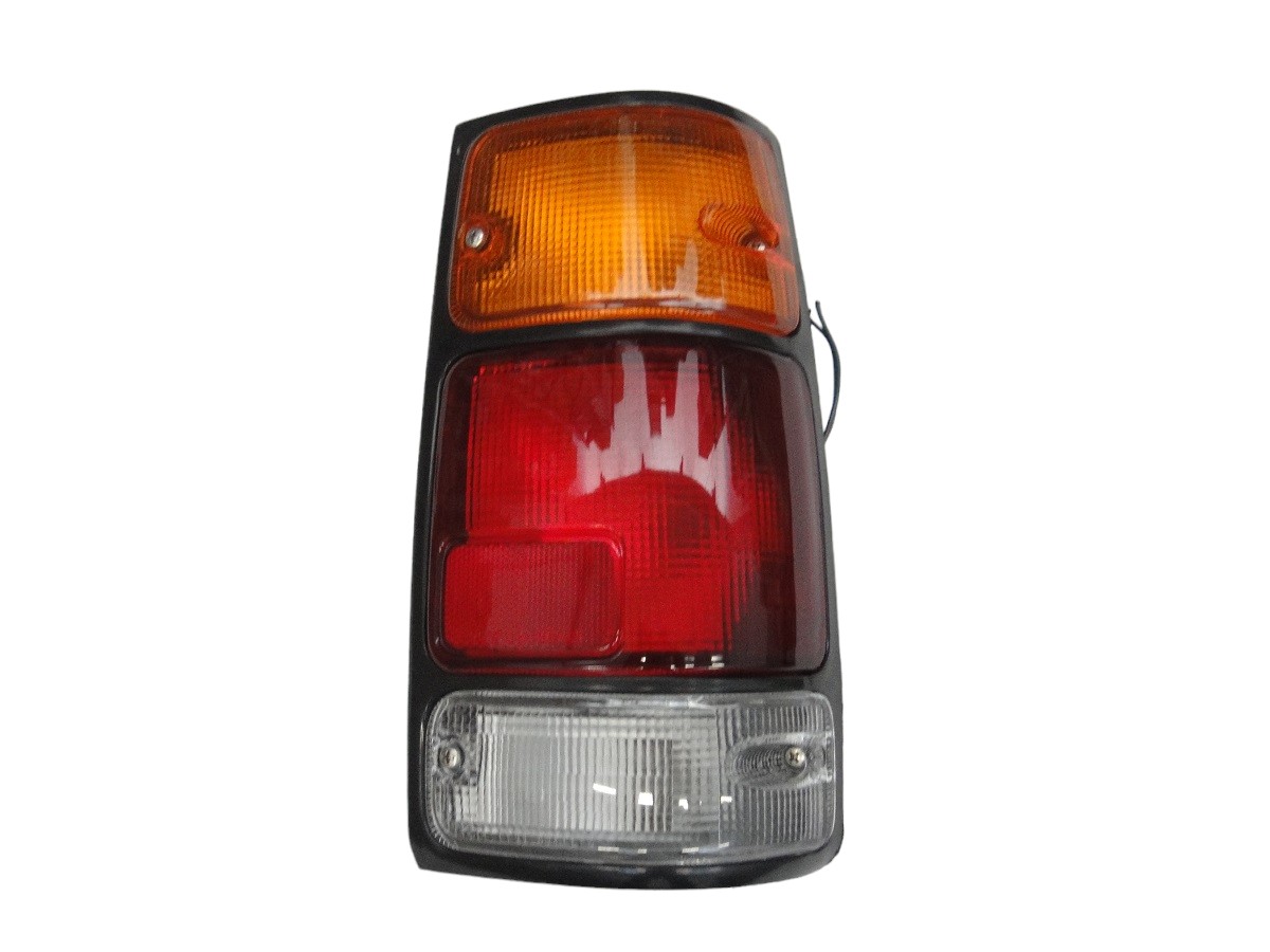 FAROL TRASERO DERECHO ISUZU TFR/TFS 1991/1996 (MARCO NEGRO)