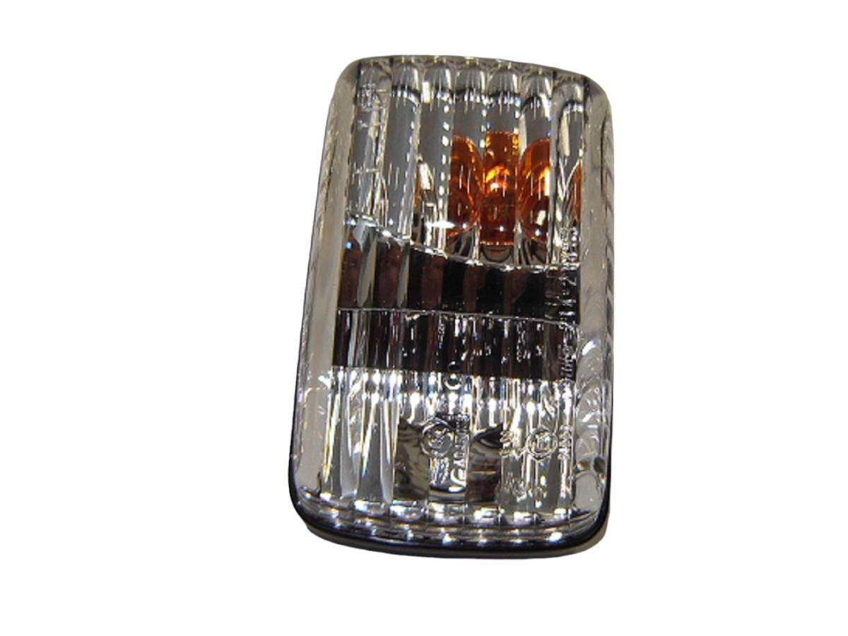 FARO SEÑALERO IZQUIERDO CHEVROLET NLR (VA EN LA PUERTA)