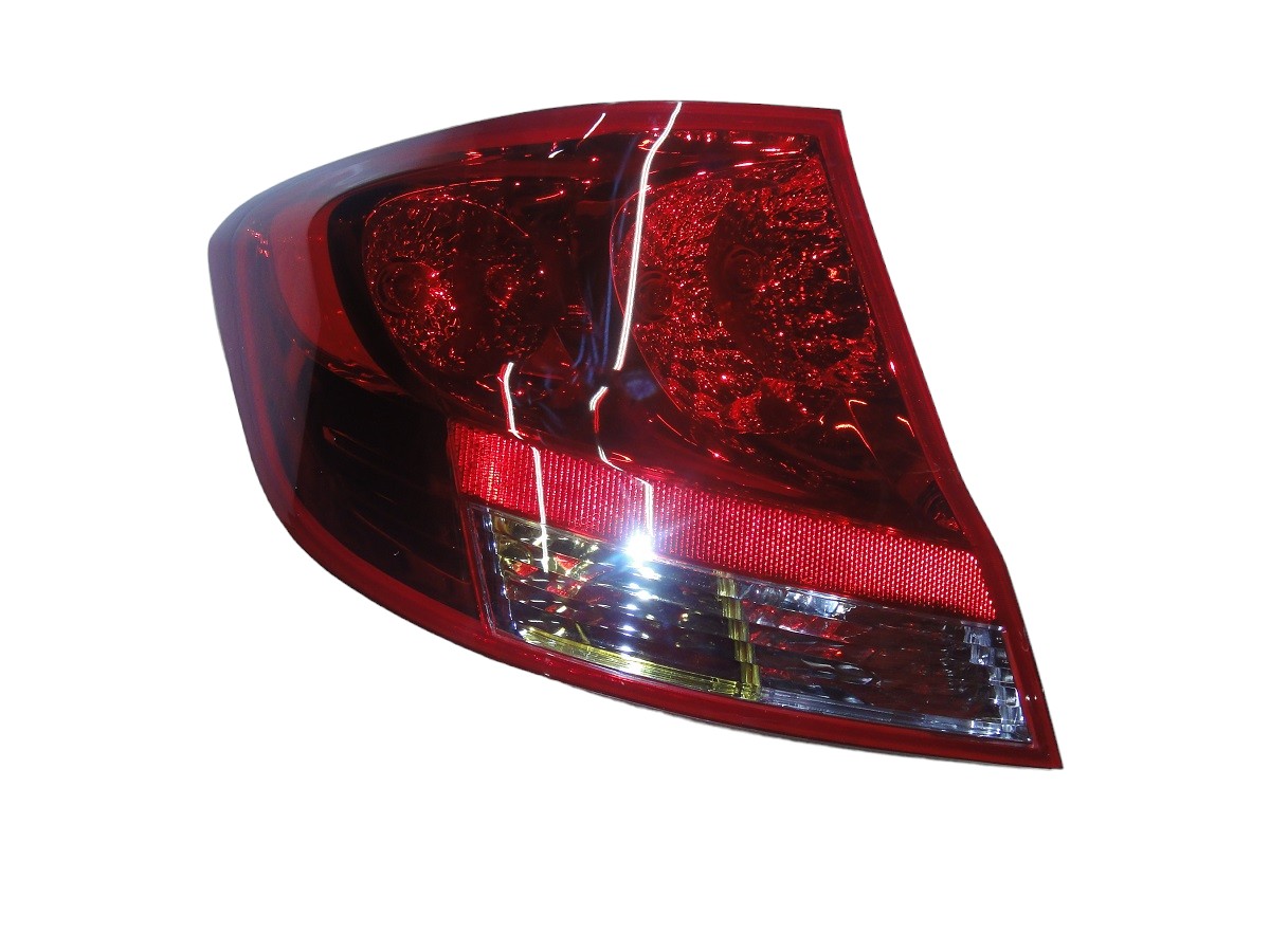 FARO TRASERO IZQUIERDO CHEVROLET SAIL (ROJO Y AMARILLO)