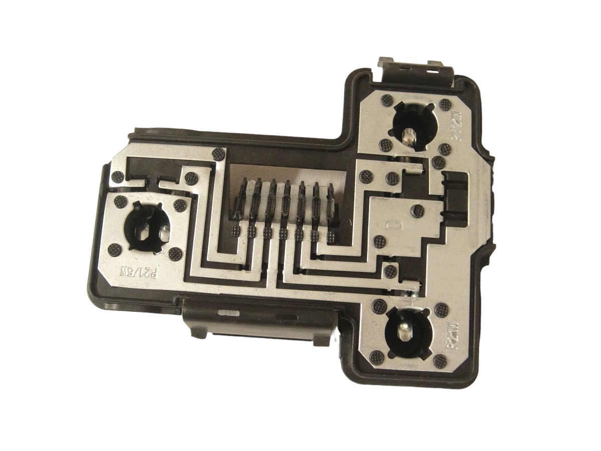 PORTA LAMPARA DERECHA FARO TRASERA CHEVROLET CORSA 3P 00/09