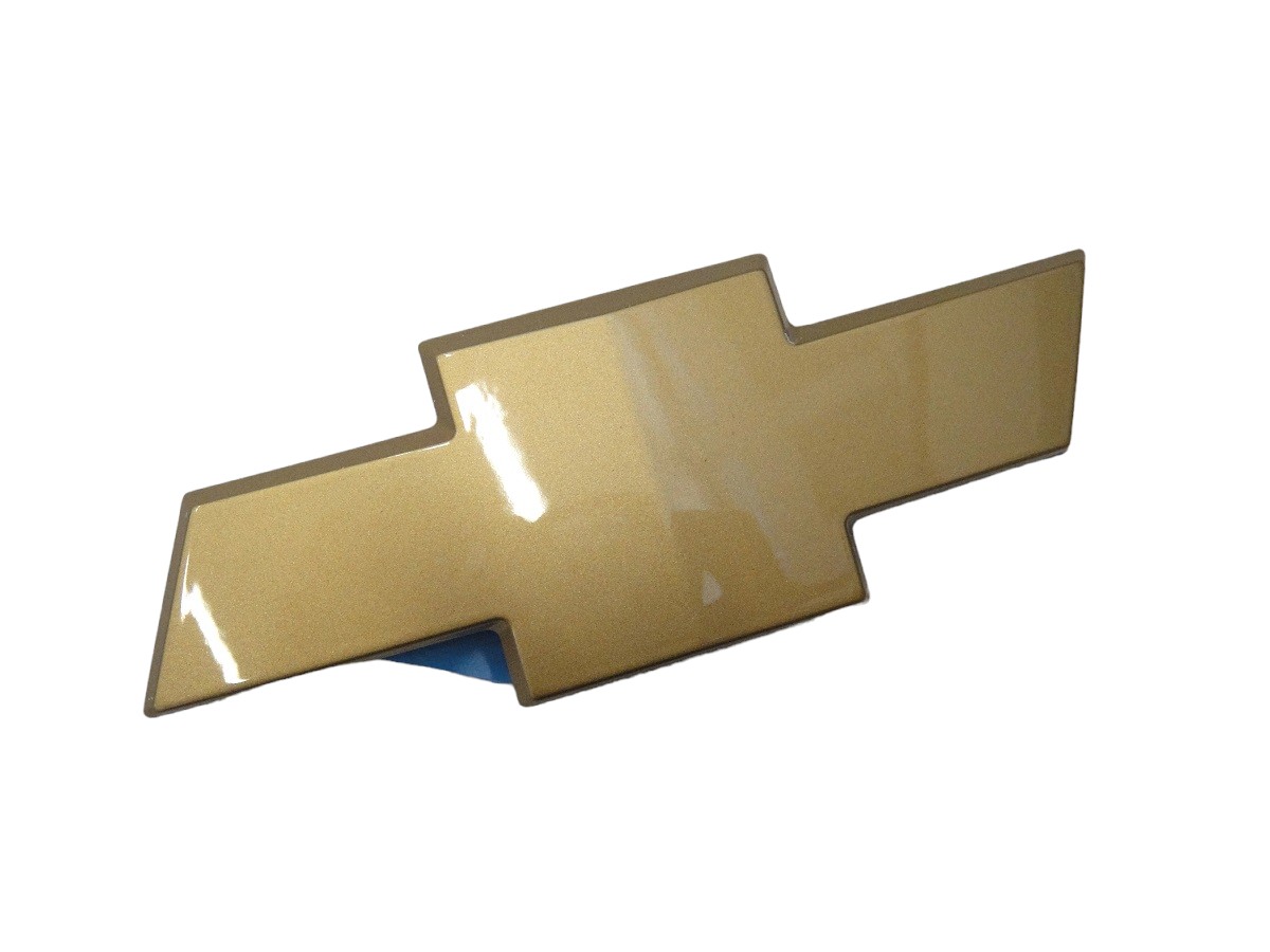 EMBLEMA PORTON TRASERO LOGO DORADO CHEVROLET MONTANA 04/10
