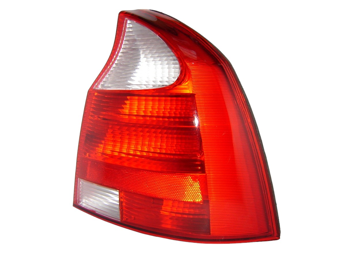 FAROL TRASERO DERECHO CHEVROLET CORSA NOVO SEDAN 2003/2007